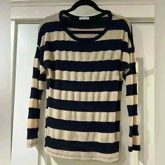 Tea n Rose brand Navy and Tan striped knitted top size medium crewneck - Picture 1 of 6